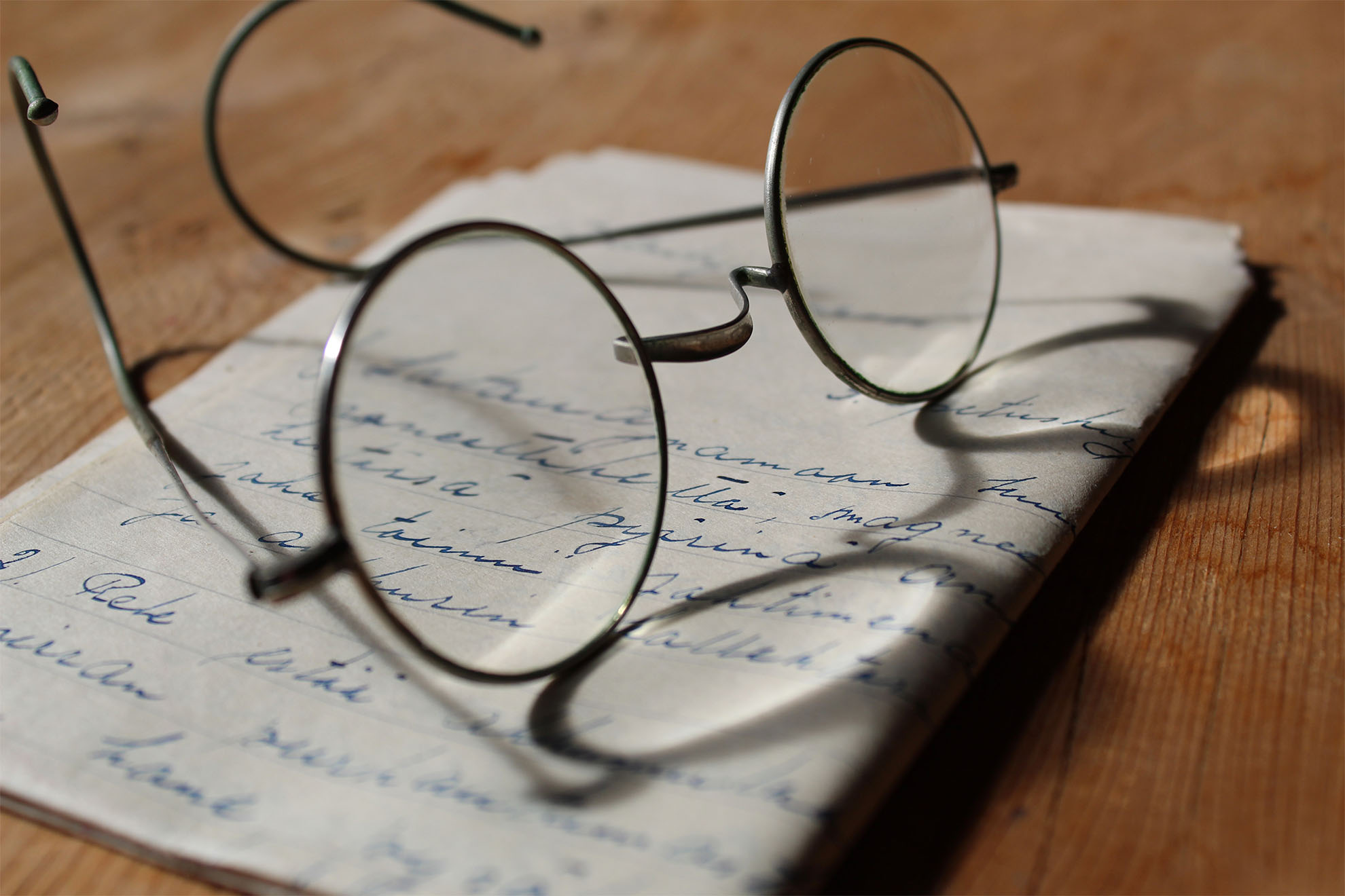 glasses-on-a-note